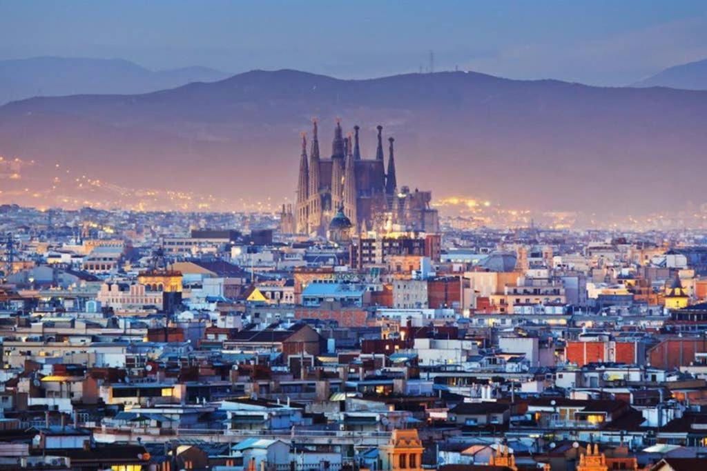 7 Pax Montserrat Ramblas Barcelona Exterior photo